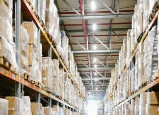 Z jaką prędkością porusza się wózek widłowy? Z jaką prędkością porusza się wózek widłowy